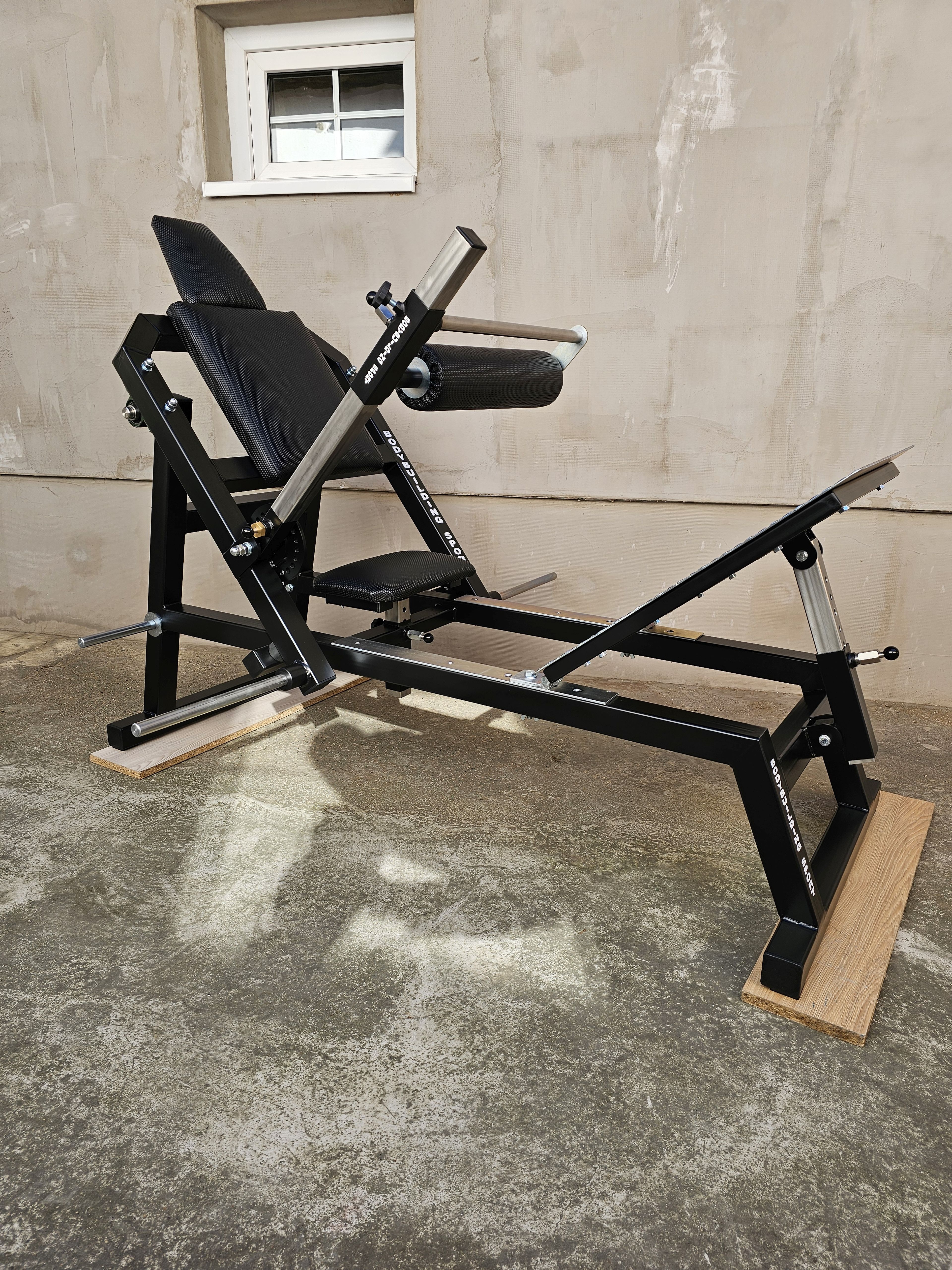 Hip thrust